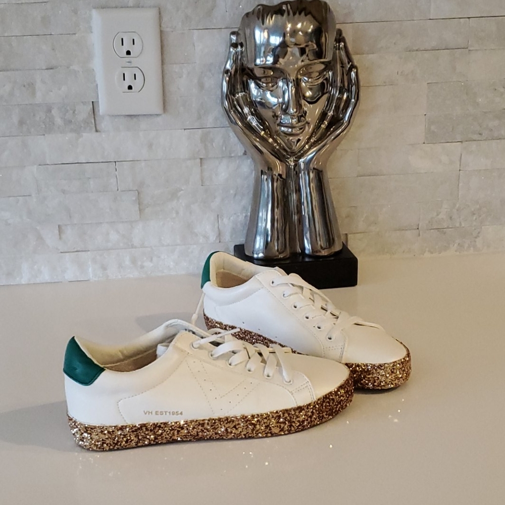 New never worn Vintage Havana leather sneakers